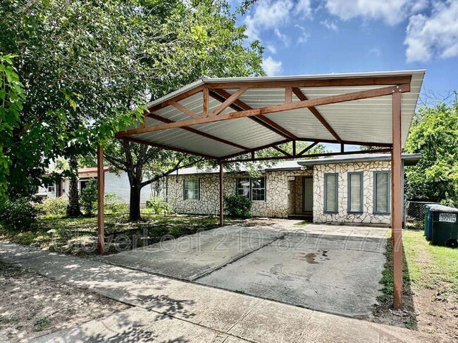 Building Photo - 214 Basswood Dr