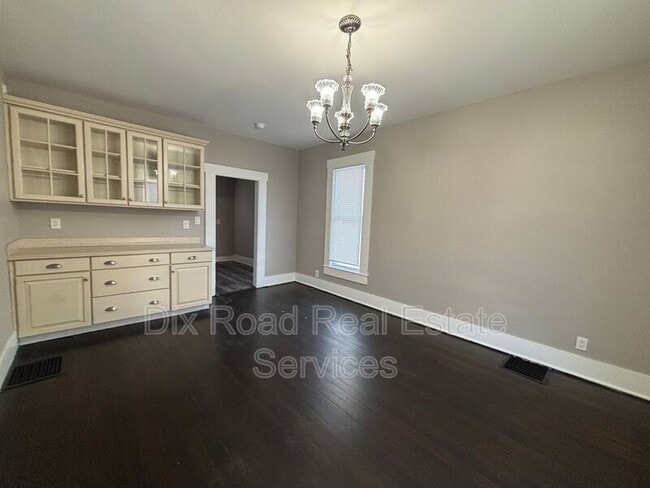 Building Photo - 304 Stanley St