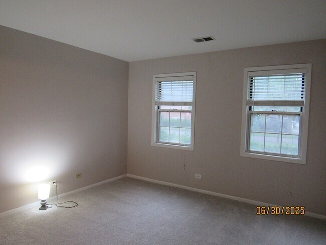 Building Photo - 352 Pembroke Ct