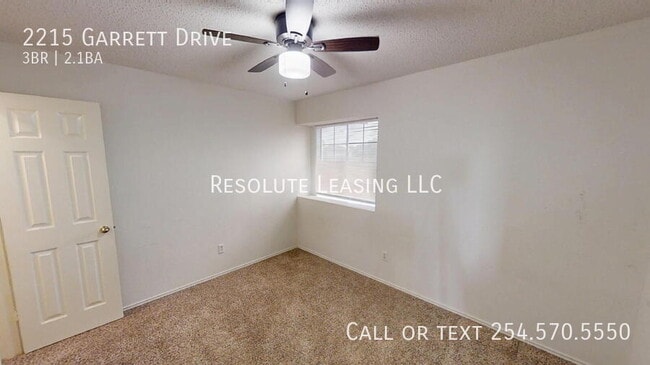 Building Photo - 2215 Garrett Dr