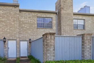 Building Photo - 506 Wilcrest Dr