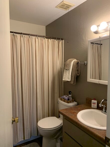 Building Photo - 7502 E Carefree Dr