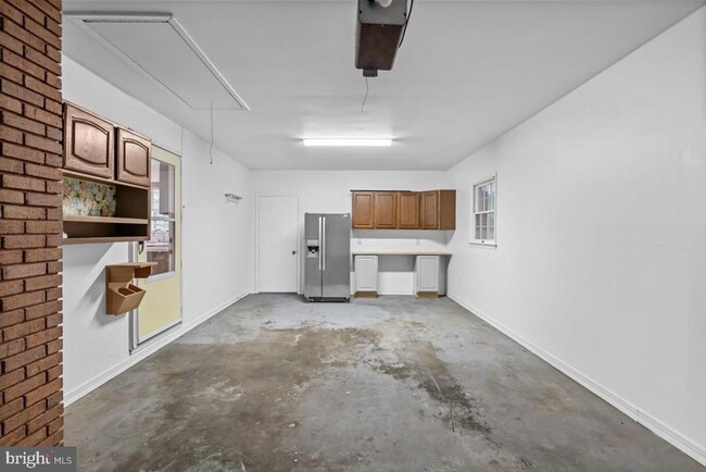 Building Photo - 260 Hill Crest Dr