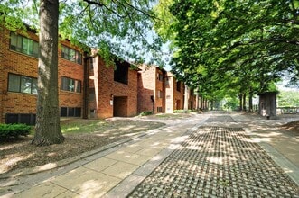 Building Photo - Westview on the Avenue