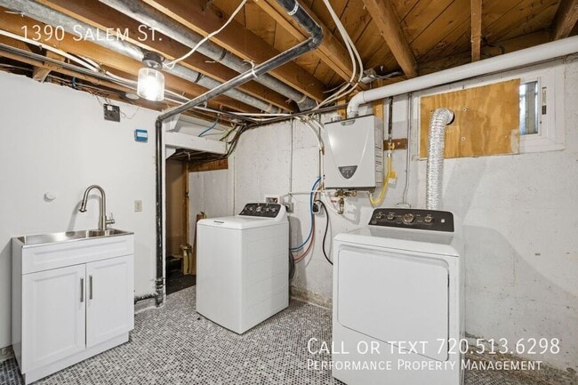 Building Photo - 1390 Salem St