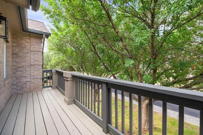 Building Photo - 10909 River Plantation Dr