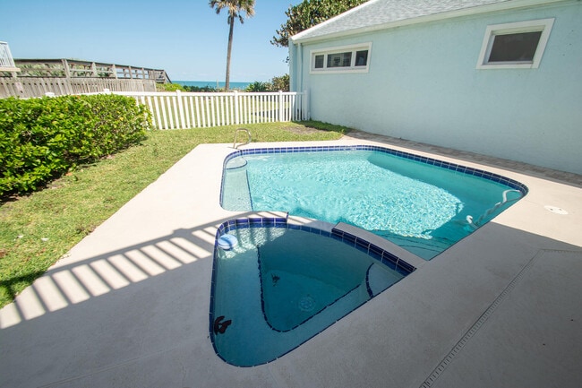 Building Photo - 959 N Hwy A1A