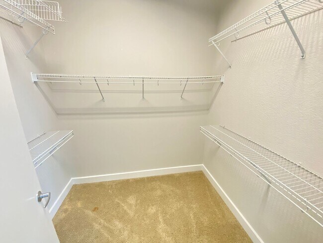 Building Photo - 2 Bedroom 2 Bath VUE Condo -- Application ...