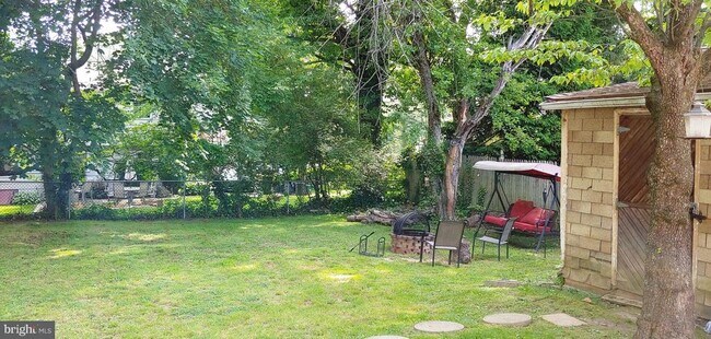 Building Photo - 613 Sampson Ave