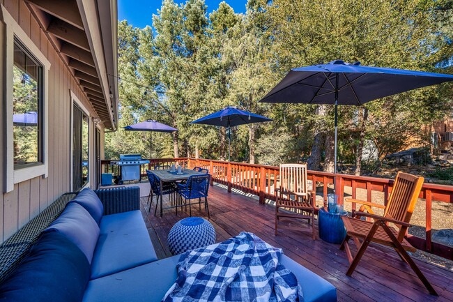 Building Photo - Charming 3 Bed Mountain Retreat | Wood Beams, Fireplace & Deck