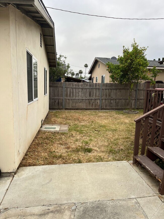 Building Photo - Charming 2 bed+1 bath + bonus office avail...