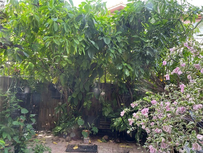 Building Photo - 10171 SW 154th Cir Ct