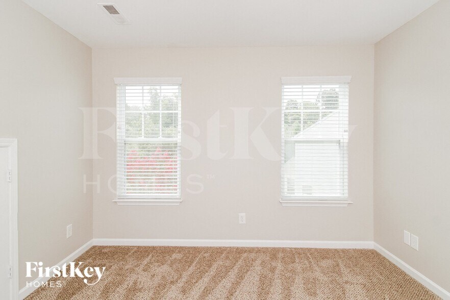 Building Photo - 6602 Championship Dr