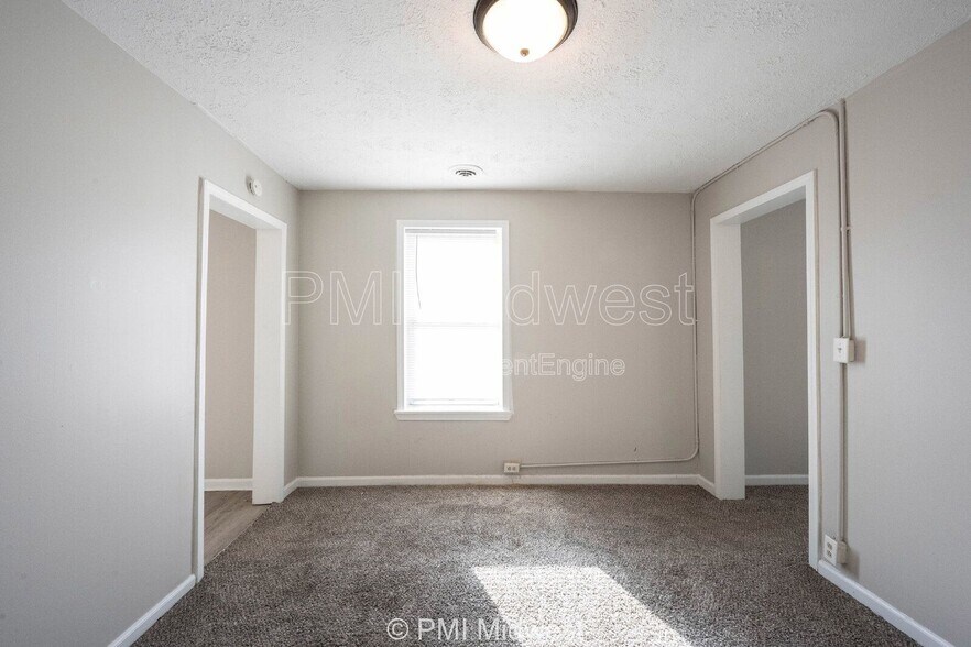 Building Photo - 423 Villa Ave