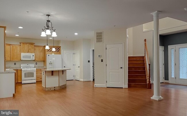 Building Photo - 46230 Sylvan Ct