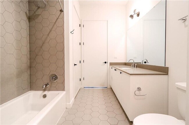 Building Photo - Incredible 2-Bedroom Condo at the Tyndall ...