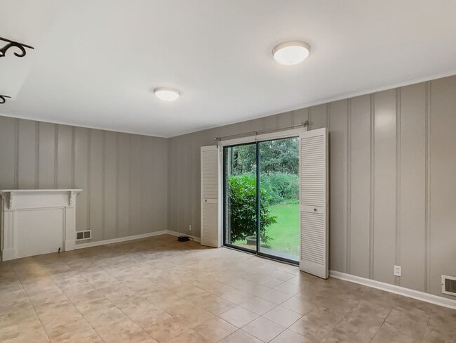 Building Photo - 3613 Mayfair Dr