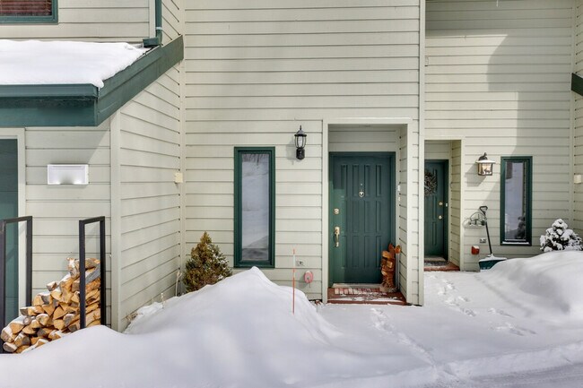 Building Photo - 282 Elk Ln