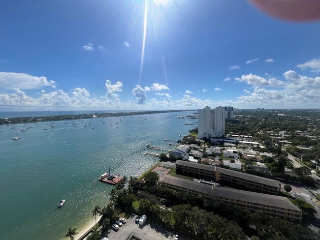 Building Photo - 5600 N Flagler Dr