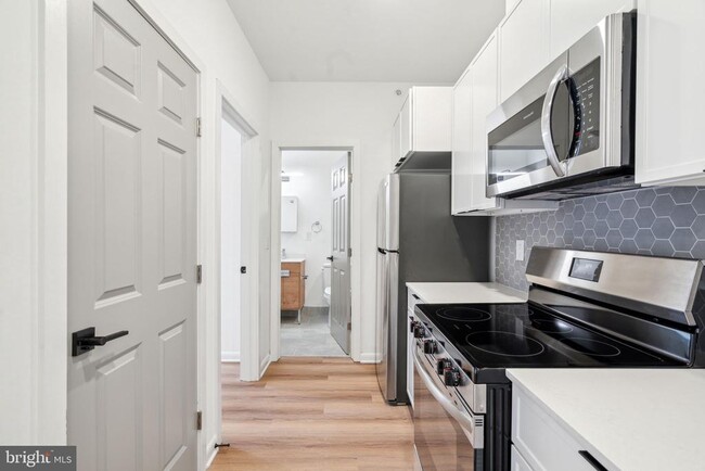 Building Photo - 2039 N Front St