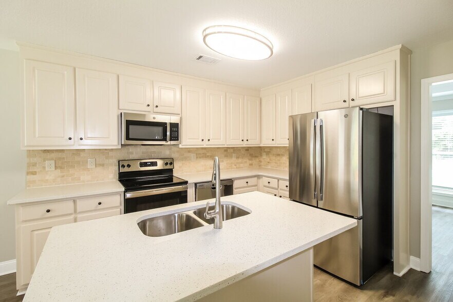 Building Photo - 1680 Deer Creek Ln