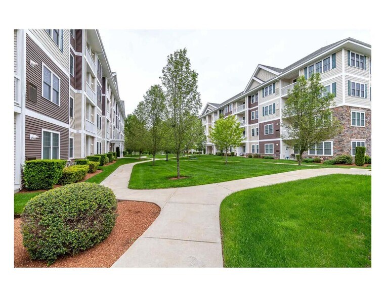 Building Photo - 10 Braemoor Woods Rd