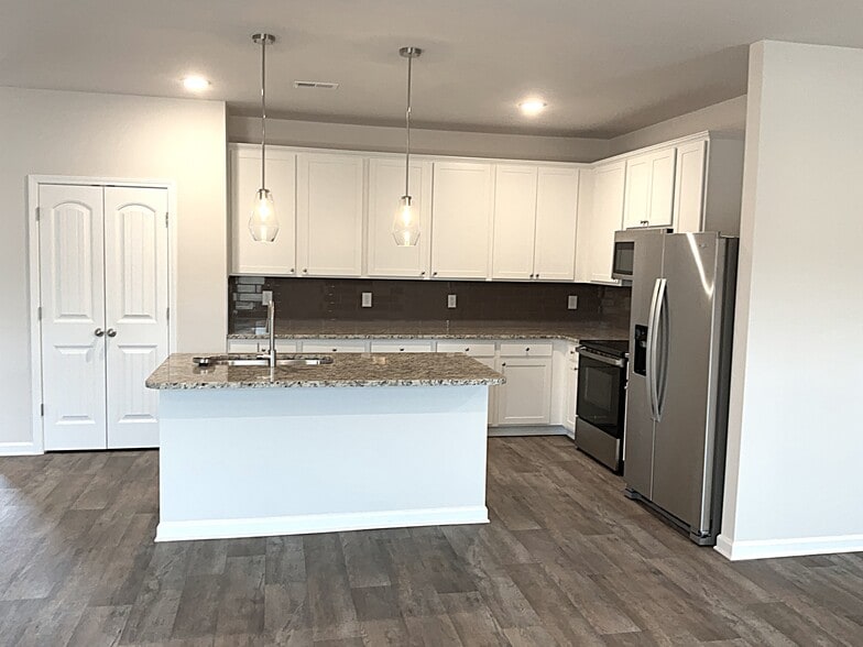 Building Photo - 3160 Emberly Dr