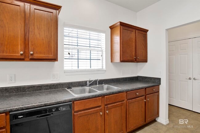 Building Photo - 33171 Stables Dr