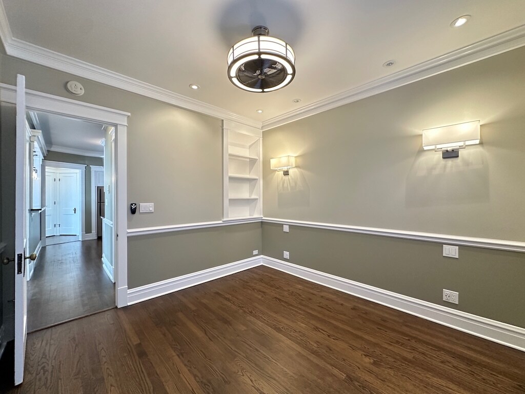 Building Photo - 1915 W Berenice Ave