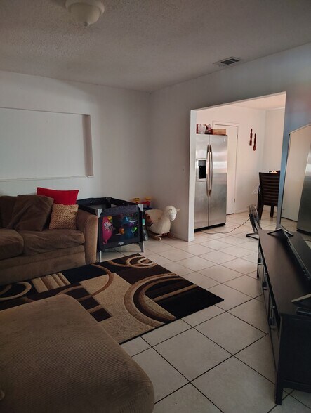 Building Photo - 1108 Carefree Cove Dr