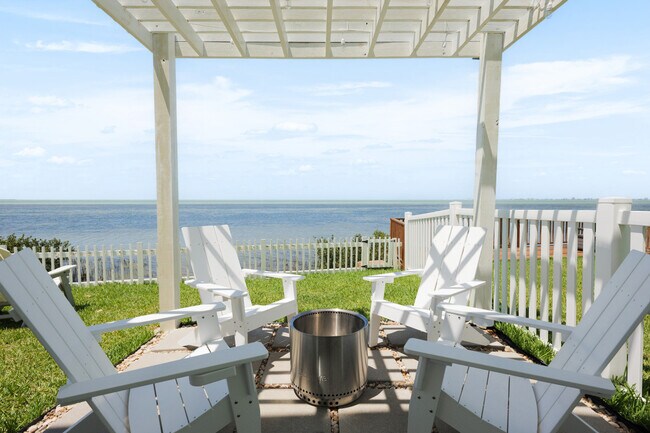 Building Photo - 106 Las Joyas Blvd