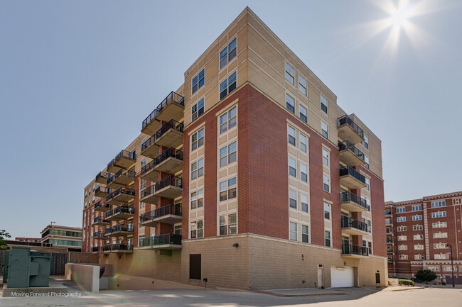 Building Photo - 656 Pearson St