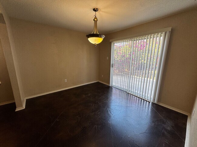 Building Photo - 9303 Pacific Maple