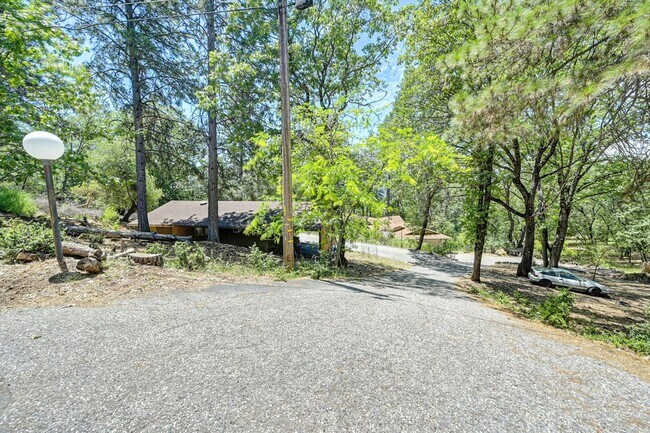 Building Photo - 16832 Alice Way