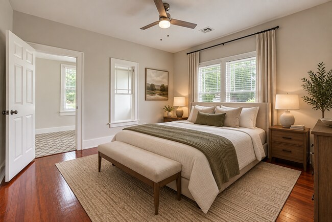 Building Photo - 2/1 Bright and Cheery Home Right Off Downtown!