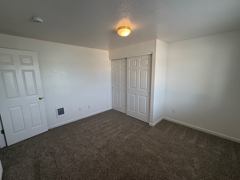 Building Photo - 4338 Ward Pl NE