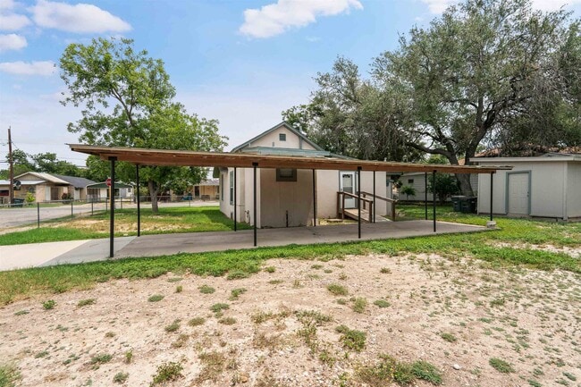 Building Photo - 1202 Gillis Ave
