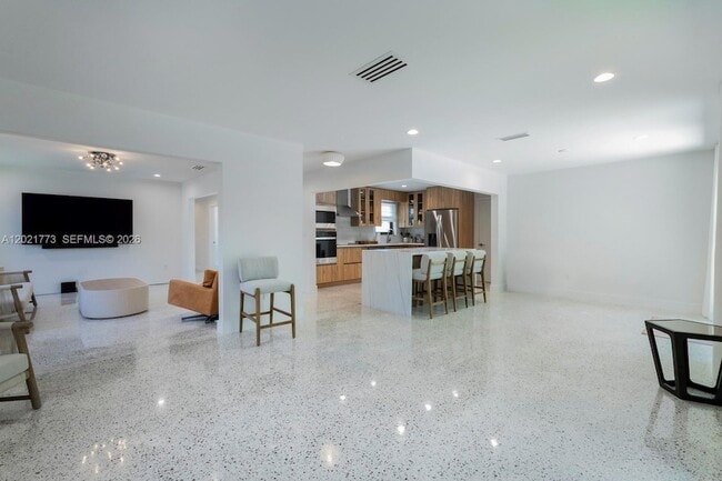 Building Photo - 1701 SW 23rd Terrace