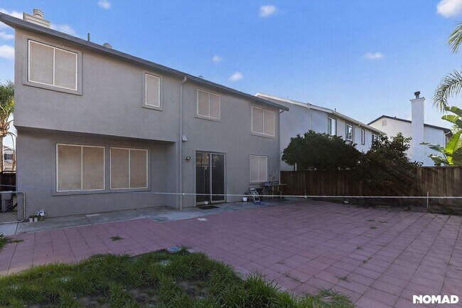 Building Photo - Spacious 5-Bedroom Home on Cul-de-Sac | Pets OK | Pool & Clubhouse | Long-Term Lease Preferred