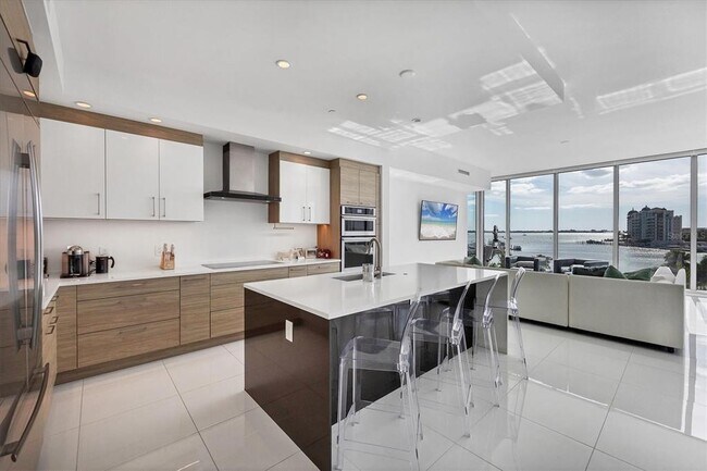 Building Photo - 1155 N Gulfstream Ave