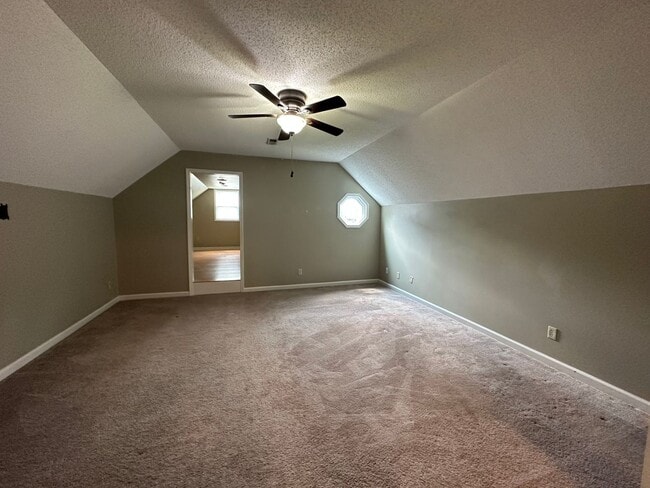 Building Photo - Three Bedroom Home in London, KY