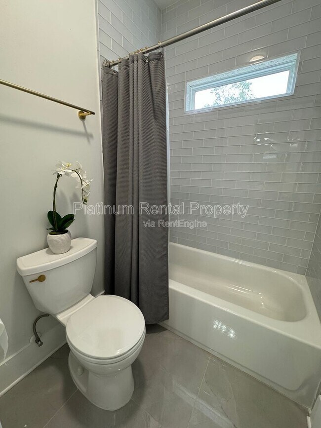 Building Photo - 150 Dahlgren St SE