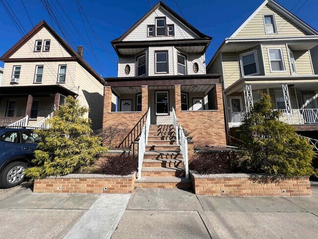 Primary Photo - 440 Ave E