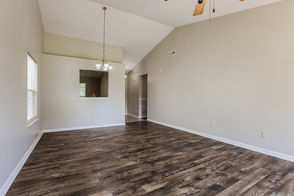 Building Photo - 5384 Lakeside Manor Dr