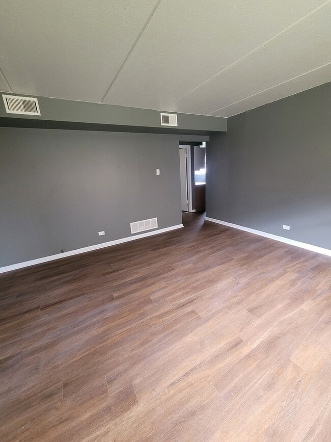 Building Photo - 14521 Richmond Ave