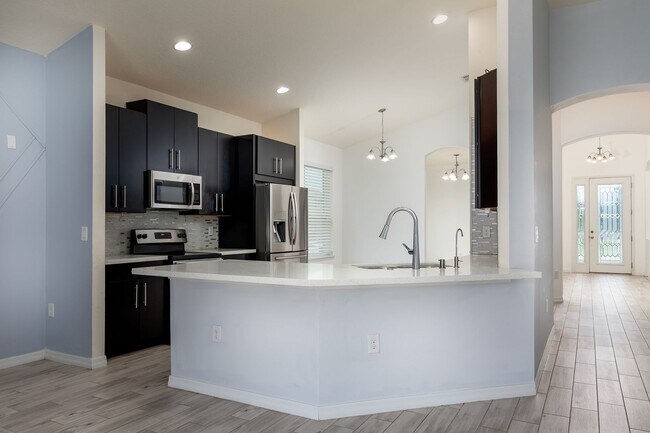 Building Photo - Swimming pool in Community here in this great 3 bdrm home!