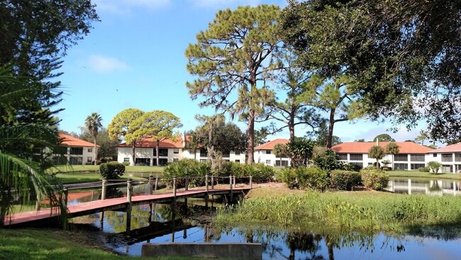 Building Photo - Seasonal Short-Term 2-Bedroom 2-Bath Condo located in Englewood!