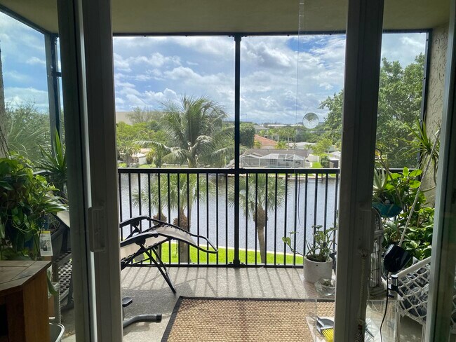 Building Photo - 14 Royal Palm Way