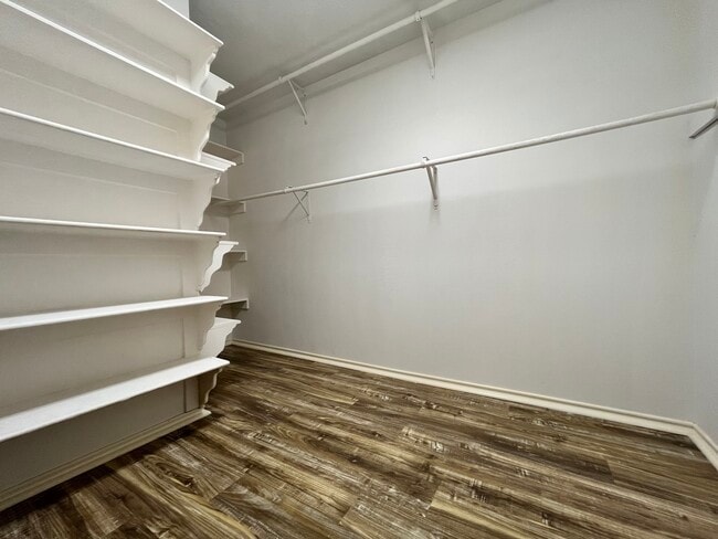 Building Photo - 126 W Russet Grove Cir