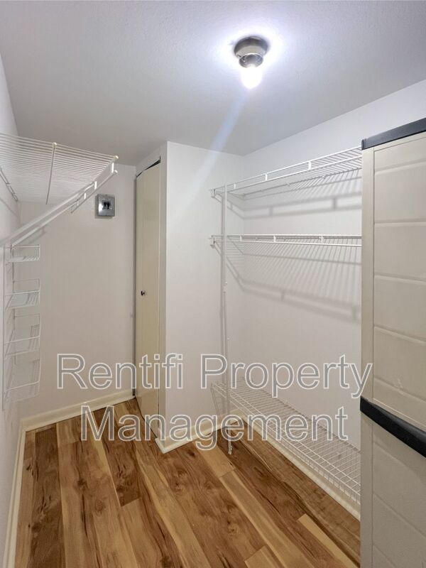 Building Photo - 15051 Parkside Dr